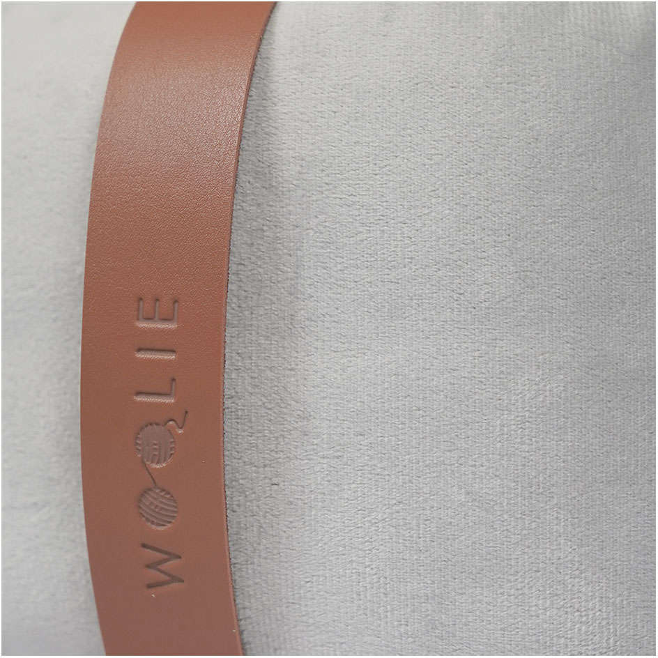 Cama Lush Cinza com Tag Caramelo para Gatos