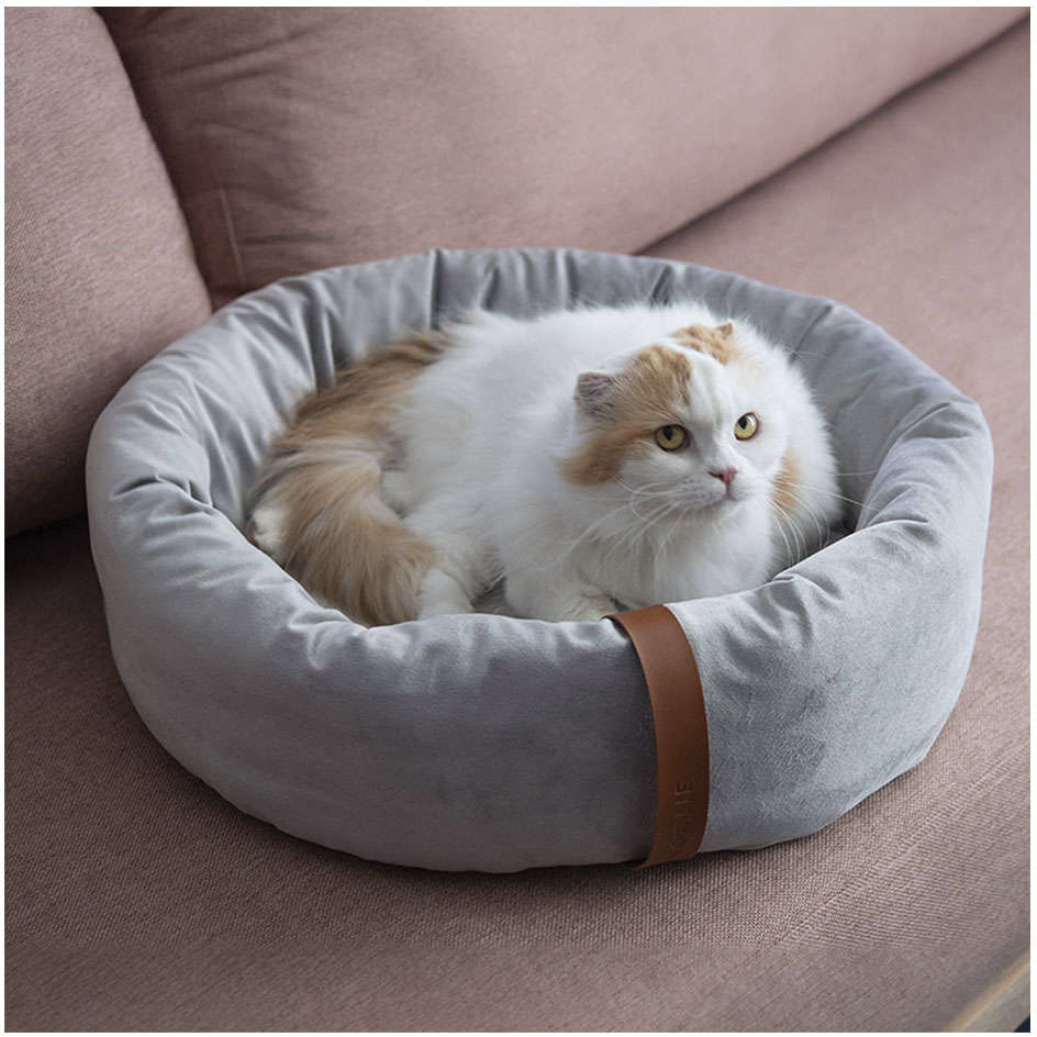 Cama Lush Cinza com Tag Caramelo para Gatos